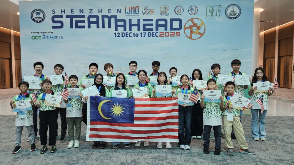 Team Malaysia at the IJCO final in Shenzhen, under the event banner